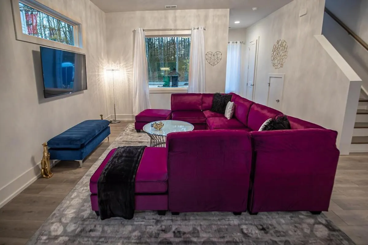 Pooltable-15 Mins To Uptown & Dt-King Bed! Villa Charlotte Holiday home