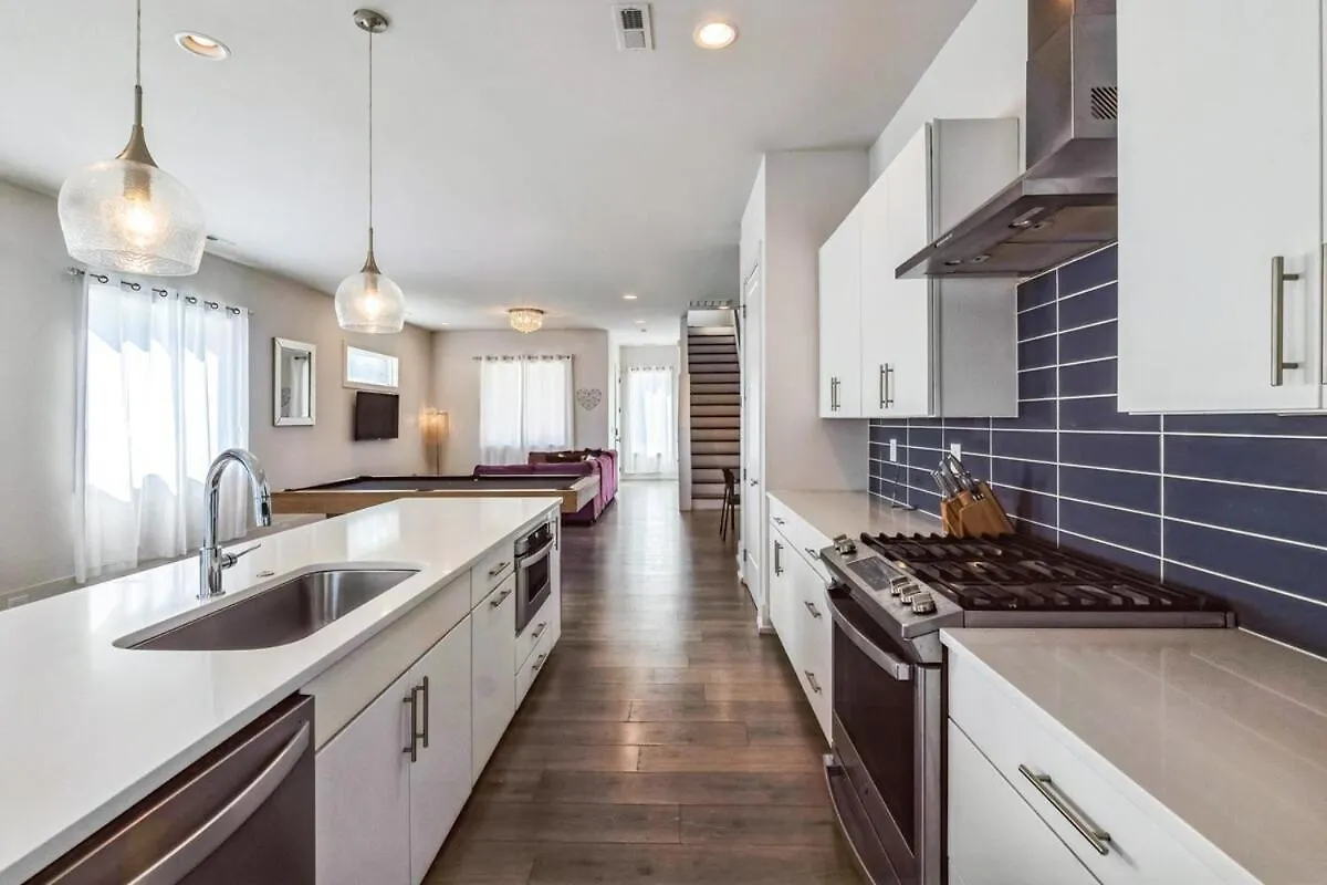 Pooltable-15 Mins To Uptown & Dt-King Bed! Villa Charlotte