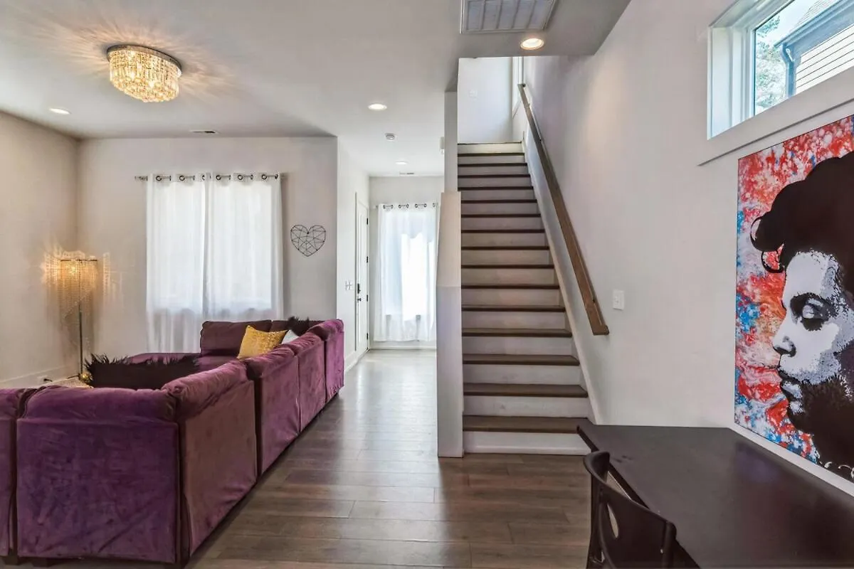 Holiday home Pooltable-15 Mins To Uptown & Dt-King Bed! Villa Charlotte United States