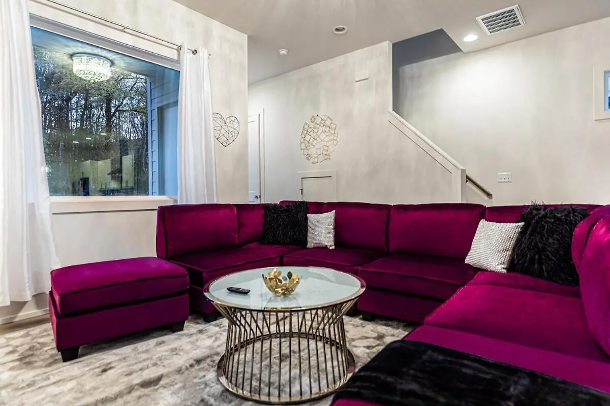 Pooltable-15 Mins To Uptown & Dt-King Bed! Villa Charlotte Holiday home