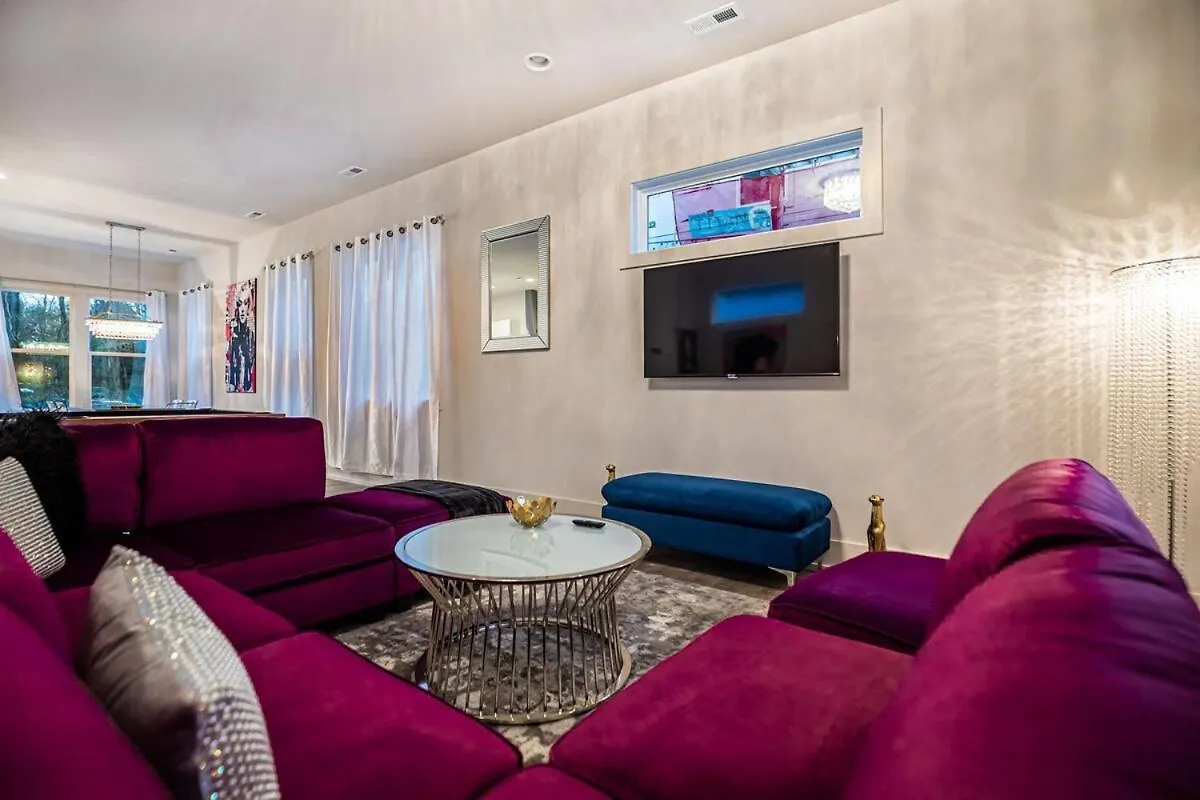 Pooltable-15 Mins To Uptown & Dt-King Bed! Villa Charlotte Holiday home