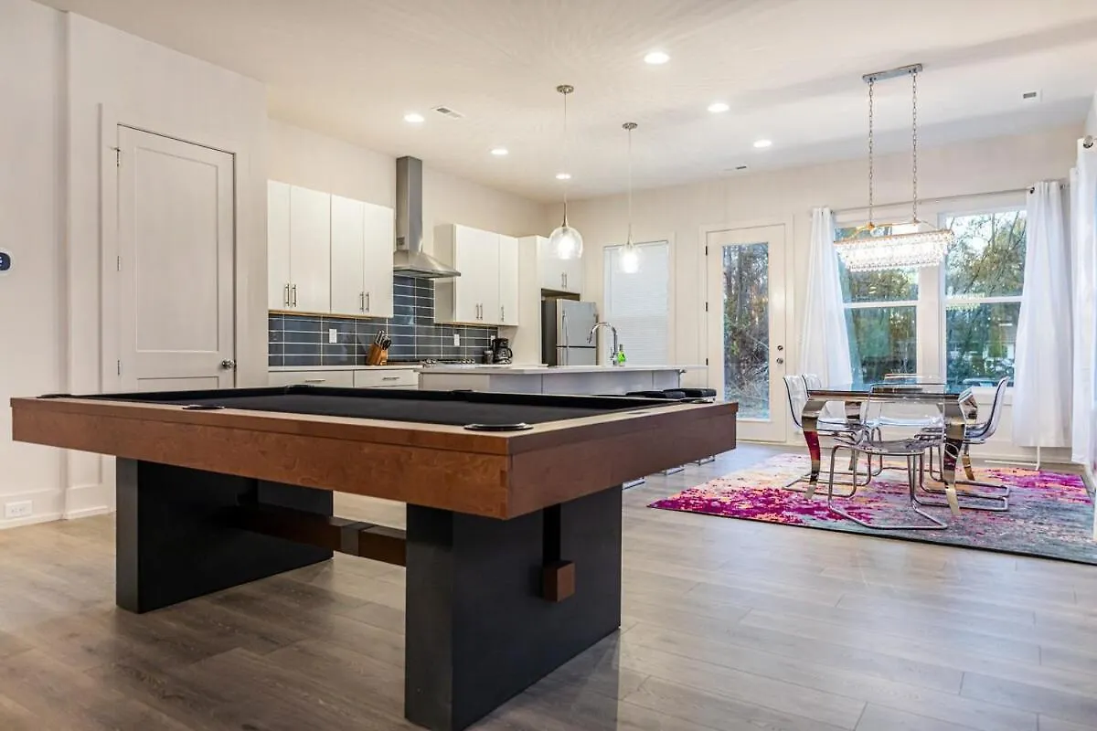 Pooltable-15 Mins To Uptown & Dt-King Bed! Villa Charlotte Holiday home