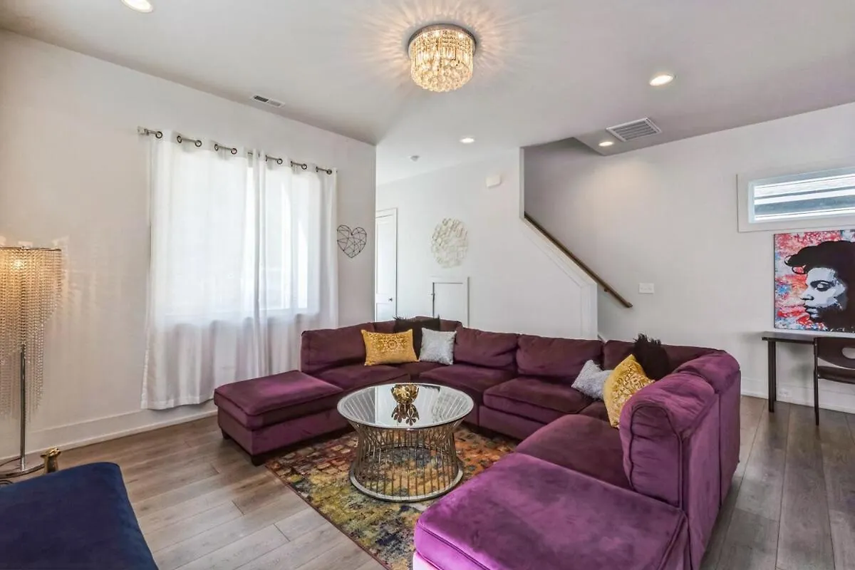 Pooltable-15 Mins To Uptown & Dt-King Bed! Villa Charlotte Holiday home