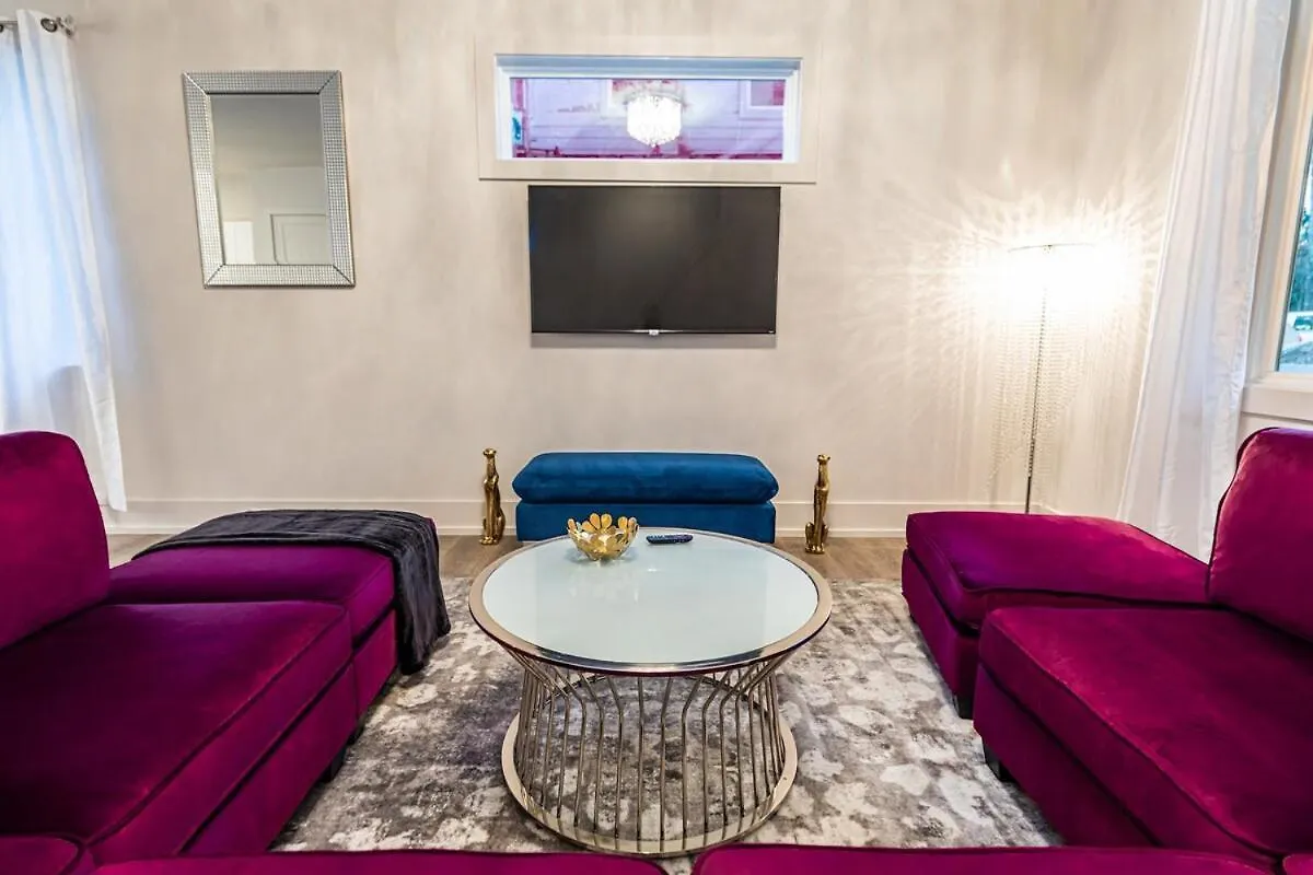 Pooltable-15 Mins To Uptown & Dt-King Bed! Villa Charlotte