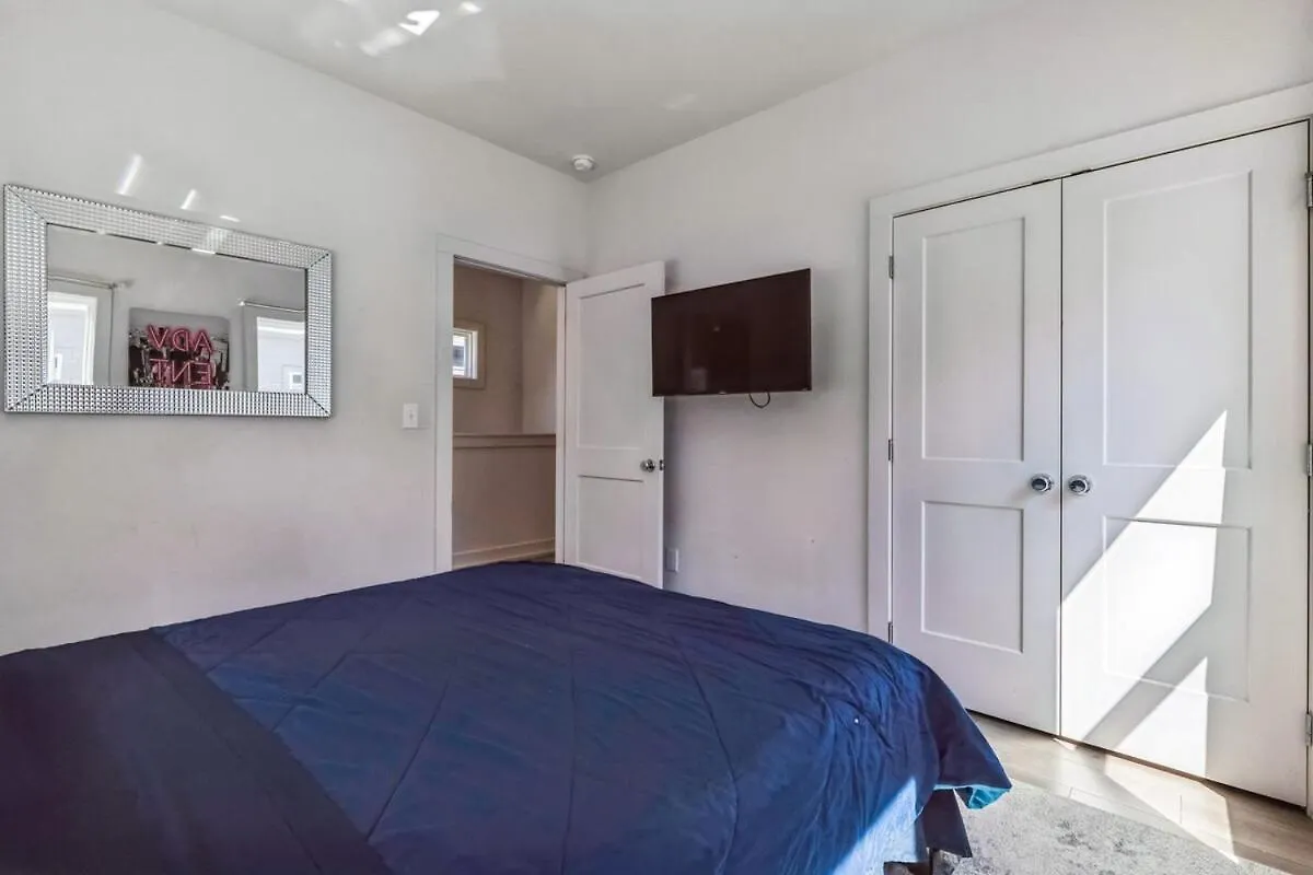 Pooltable-15 Mins To Uptown & Dt-King Bed! Villa Charlotte