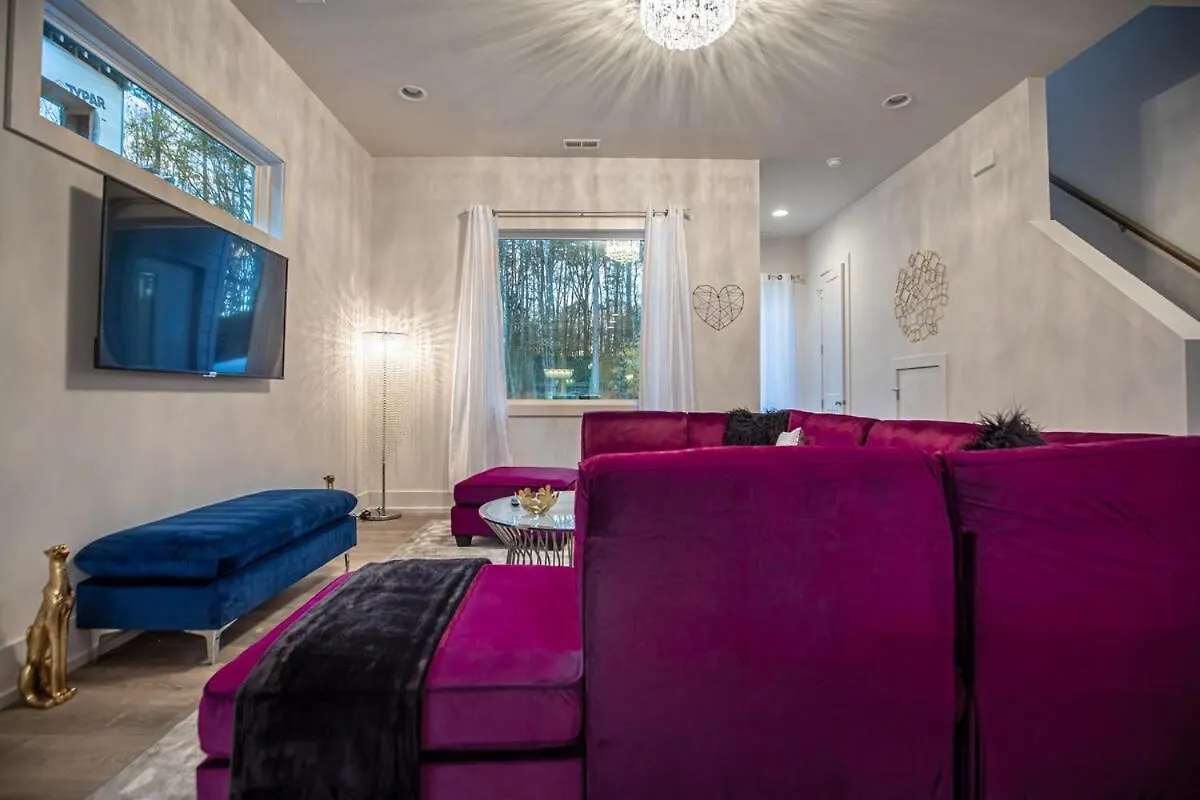 Pooltable-15 Mins To Uptown & Dt-King Bed! Villa Charlotte 0*,  United States