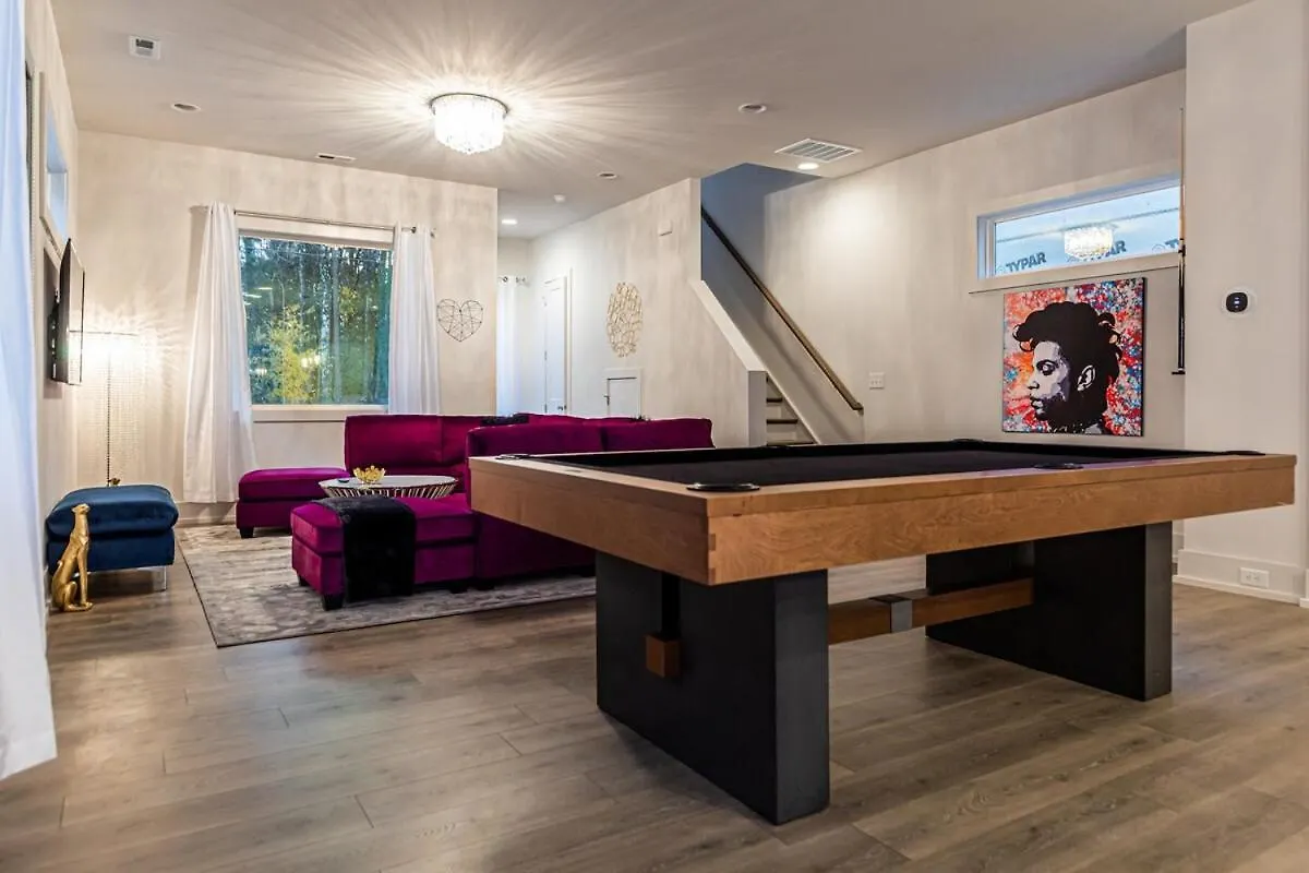 Holiday home Pooltable-15 Mins To Uptown & Dt-King Bed! Villa Charlotte United States