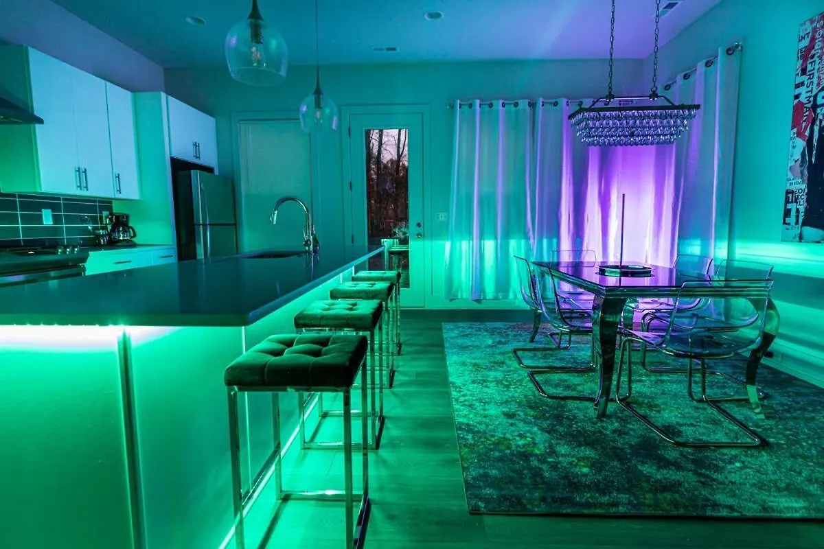 Pooltable-15 Mins To Uptown & Dt-King Bed! Villa Charlotte Tatil Evi