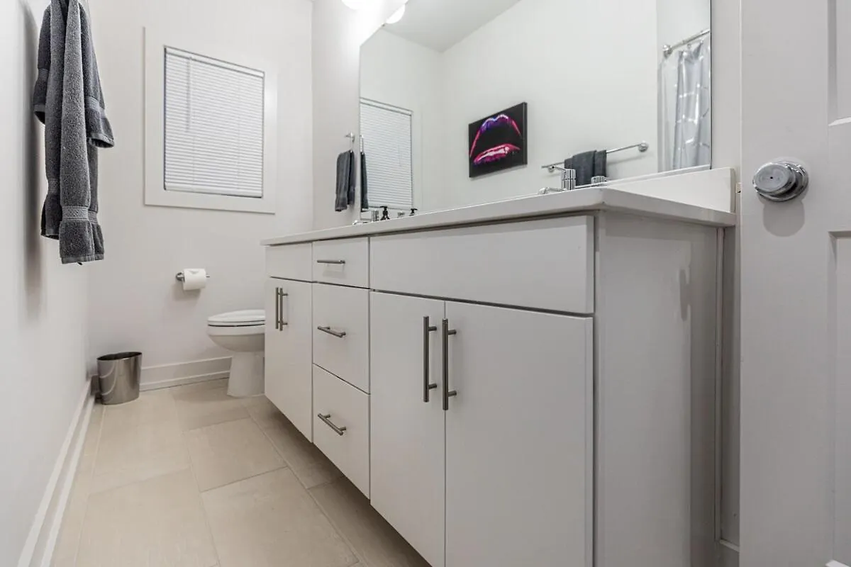Pooltable-15 Mins To Uptown & Dt-King Bed! Villa Charlotte