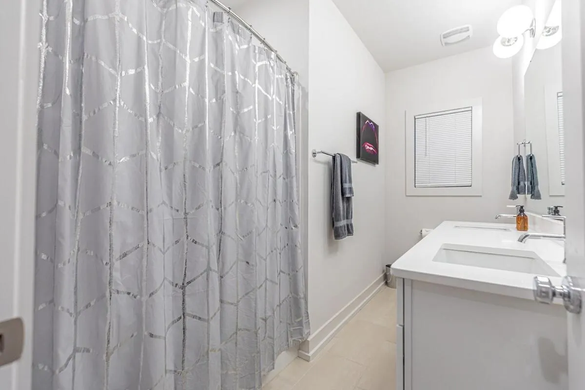Pooltable-15 Mins To Uptown & Dt-King Bed! Villa Charlotte 0*,  United States