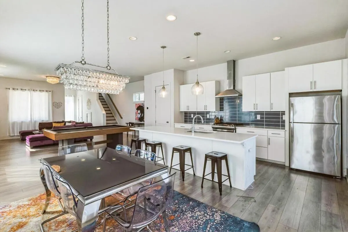 Pooltable-15 Mins To Uptown & Dt-King Bed! Villa Charlotte